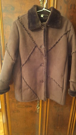 Chaquetón marrón chocolate. mujer talla 44