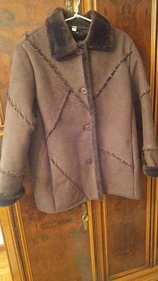Chaquetón marrón chocolate. mujer talla 44