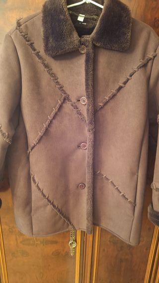 Chaquetón marrón chocolate. mujer talla 44