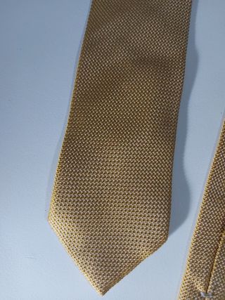Corbata dorada hombre Macori