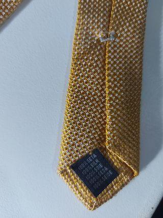 Corbata dorada hombre Macori