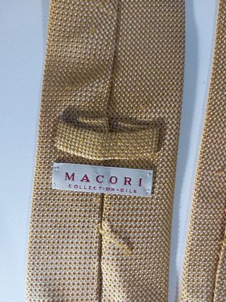 Corbata dorada hombre Macori