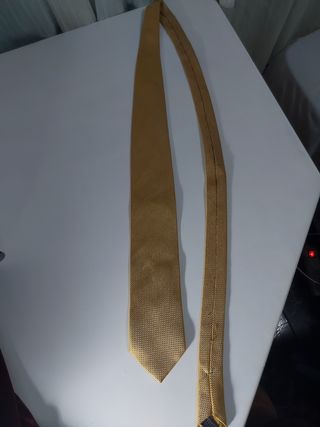 Corbata dorada hombre Macori