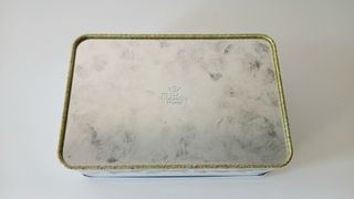 Caja metal vintage con dibujos perros