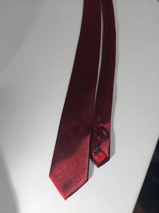 Corbata roja - elegante Kendal Moss