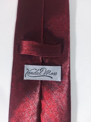 Corbata roja - elegante Kendal Moss