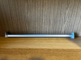 Barra armario metalica plata 65cms