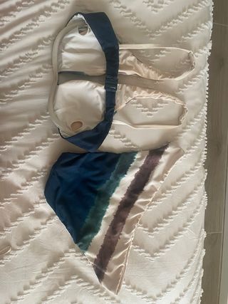 Bikini azul y beige