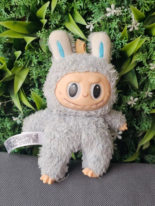 Labubu Conejo Gris