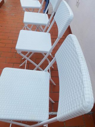 4 Sillas altas plegables blancas