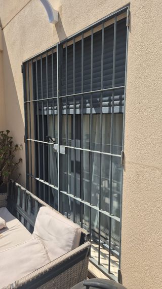 Ventanarejas y puerta balcón