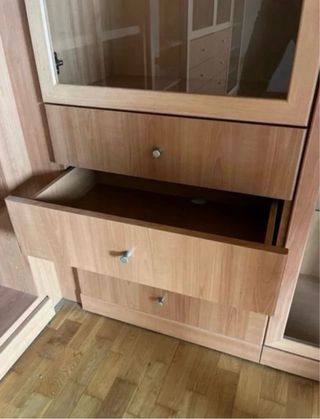 Mueble Vitrina de madera con cajones