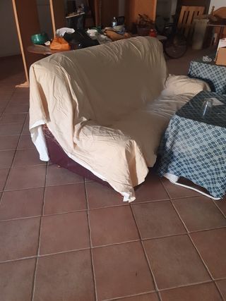 Sofá de piel marrón - 3 plazas,negociable.