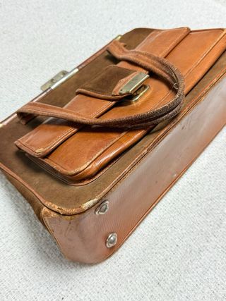 Maletín médico antiguo de piel.