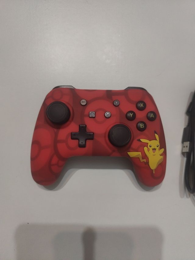 Mando Nintendo Switch edición Pokémon. Pikachu.