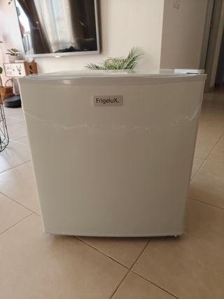 Mini nevera FrigeLux.