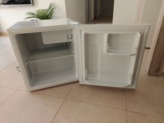 Mini nevera FrigeLux.