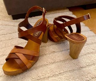 Sandalias tacón piel marrón, T 40