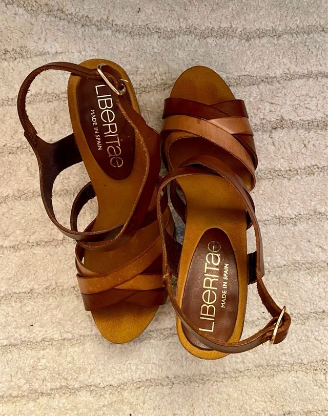 Sandalias tacón piel marrón, T 40