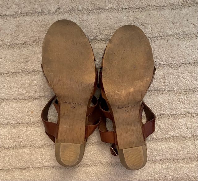 Sandalias tacón piel marrón, T 40