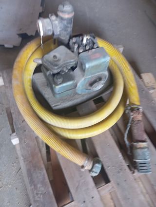 Bomba agua gasolina usada