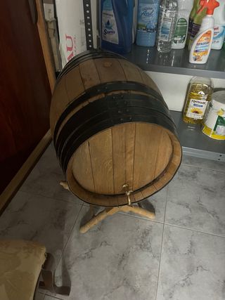 Barril de vino con dispensador y soporte