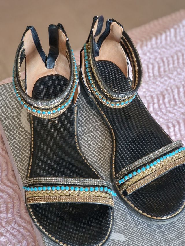 Sandali Onix neri e turchesi