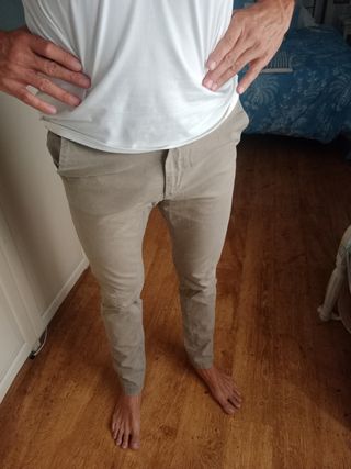 Pantalón chino beige hombre