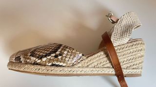 Alpargatas serpiente beige-marrón, talla 36