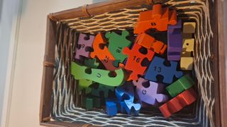 Set de juguetes de desarrollo y motricidad.