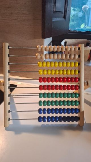 Set de juguetes de desarrollo y motricidad.