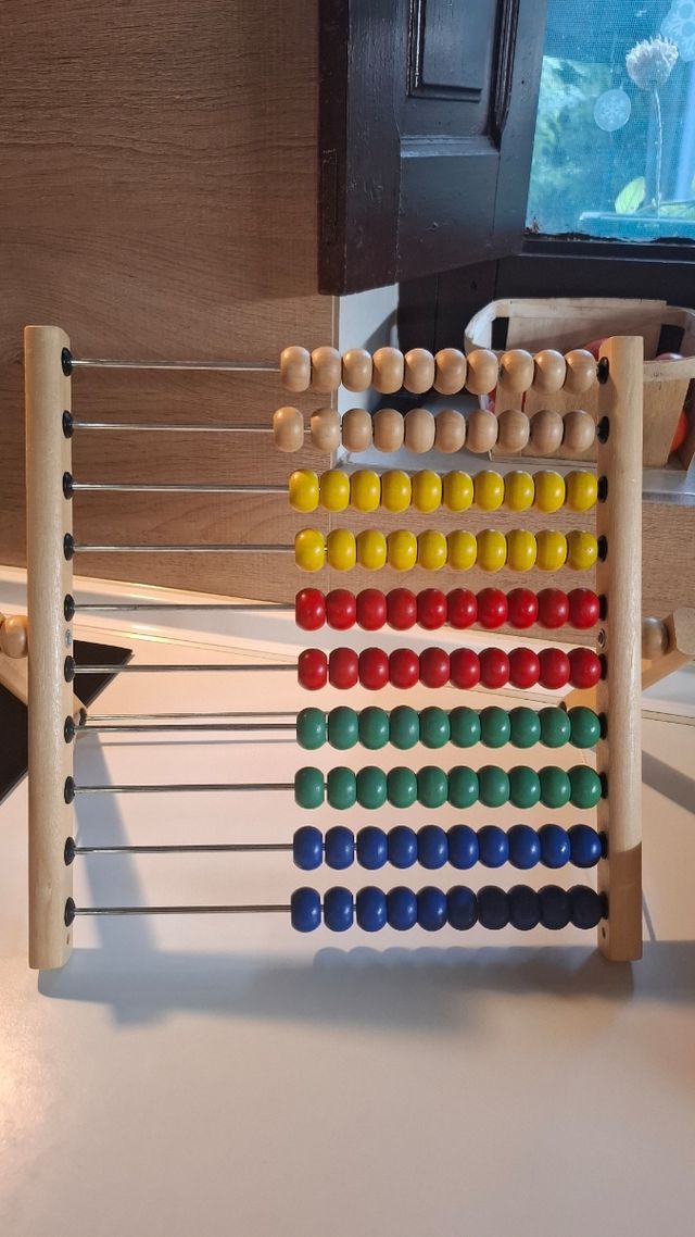 Set de juguetes de desarrollo y motricidad.