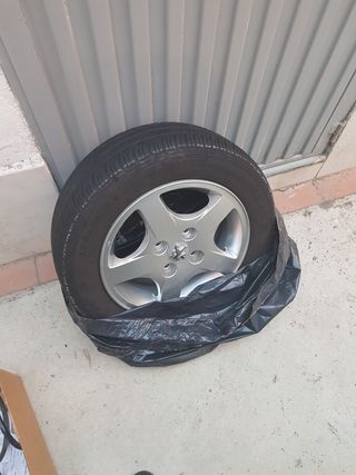  4 Llantas  y neumáticos de serie 14" Peugeot -