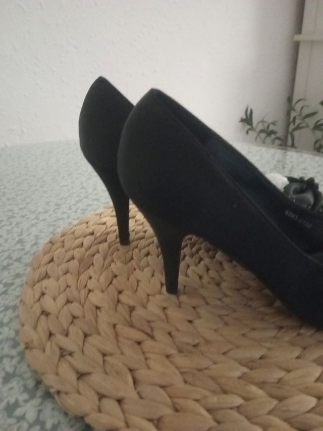 Zapatos LALA negros, talla 40. Forrados de Razo.