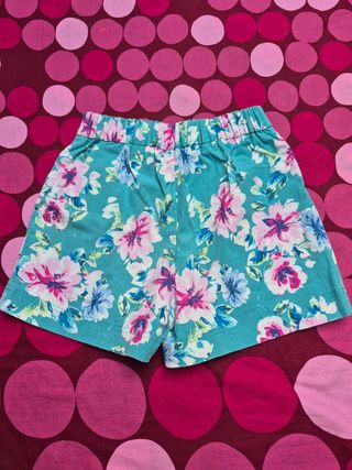 Shorts florales Zara niña, talla 8 (128cm)