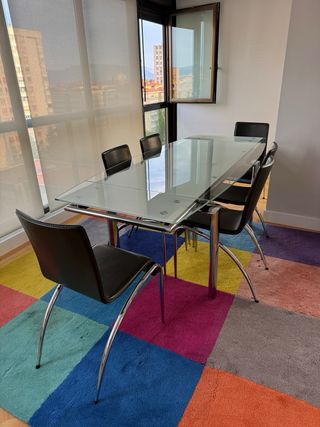 Mesa cristal extensible + 6 sillas modernas
