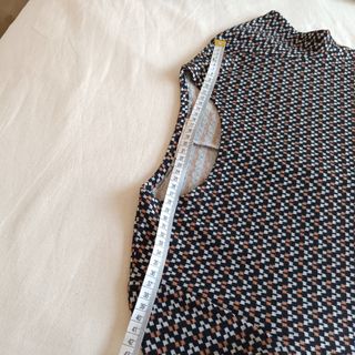 Vestido geométrico negro y marrón