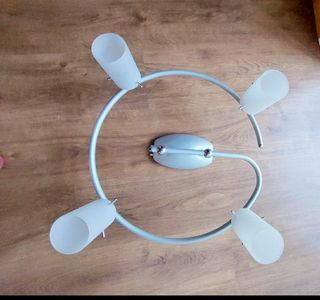 Moderna y sofisticada lámpara de techo