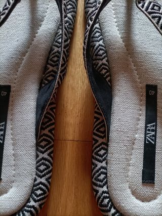 Sandalias Zara 40 - Blancas y Negras