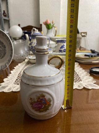 Porcelana antigua licorera