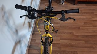 Bicicleta infantil 20" + patinete de regalo 