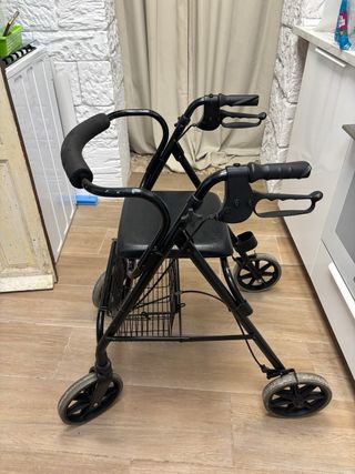 Andador con asiento y cesta ideal para mayor