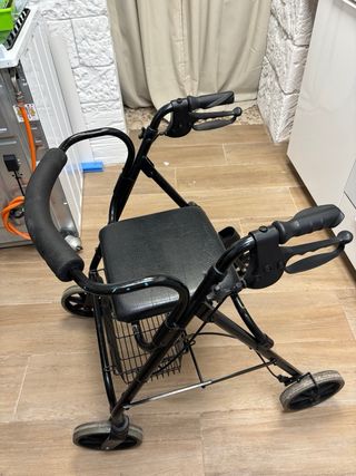 Andador con asiento y cesta ideal para mayor