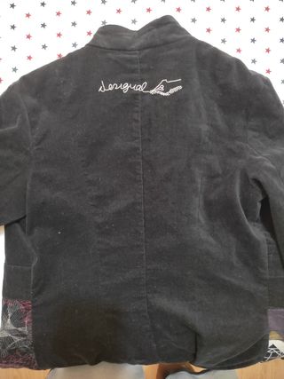 Chaqueta Desigual negra y roja