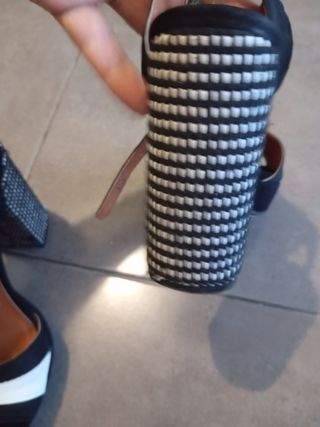 Zapatos tacón negros y blancos