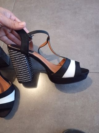 Zapatos tacón negros y blancos
