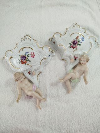 Colección.Jarrones pared porcelana con querubines