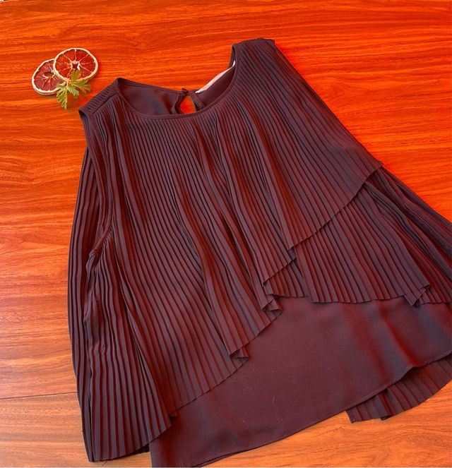 Blusa plisada negra
