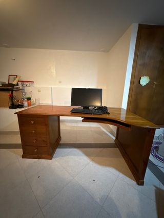 Escritorio madera curvo