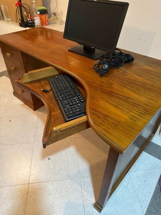 Escritorio madera curvo